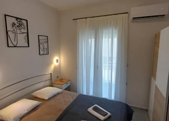 Apartment Centre Near Metro Station